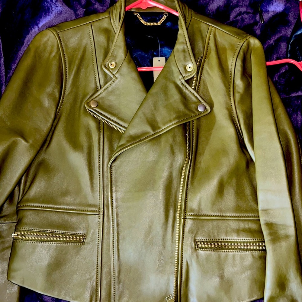 Perfect for fall leather Jacket